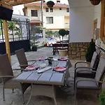 къща томови,стаи за гости Гостевой дом 4*