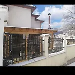 къща томови,стаи за гости Девин