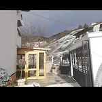 къща томови,стаи за гости Гостевой дом Девин