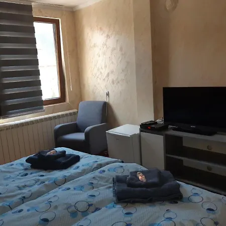 къща томови,стаи за гости Къща за гости 4*