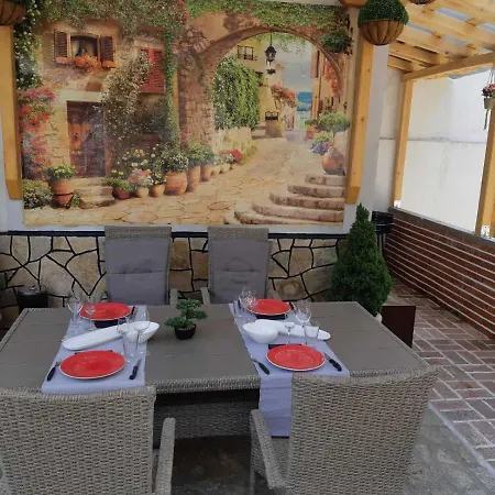 къща томови,стаи за гости Guest house Devin