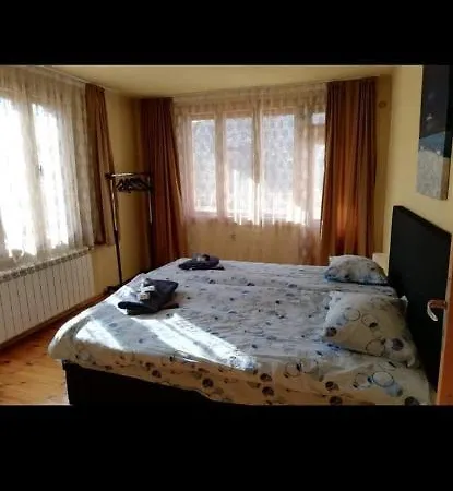 къща томови,стаи за гости Ντέβιν