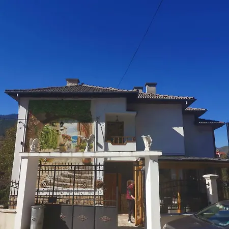 招待所 къща томови,стаи за гости 4*