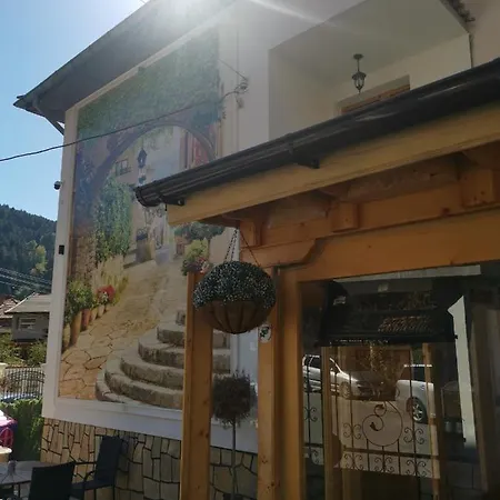 къща томови,стаи за гости Pensión 4*