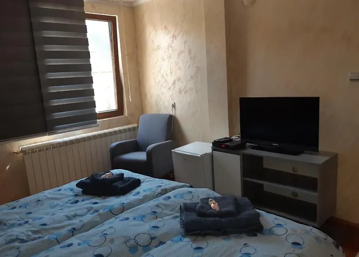 къща томови,стаи за гости 招待所 4*