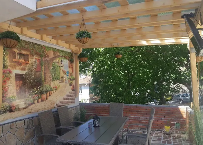 招待所 къща томови,стаи за гости 4*