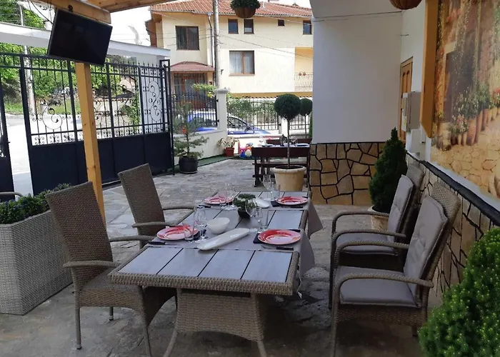 къща томови,стаи за гости 招待所 4*