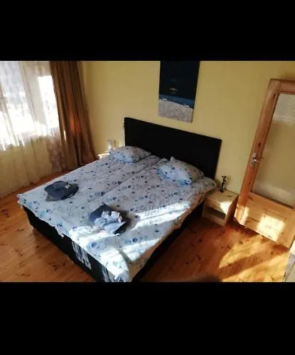 招待所 къща томови,стаи за гости 4*