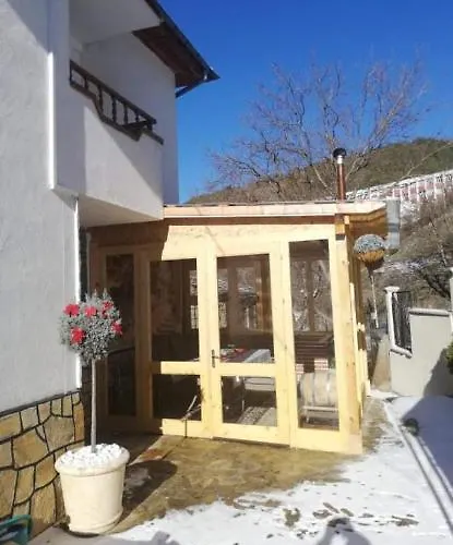 къща томови,стаи за гости 代温